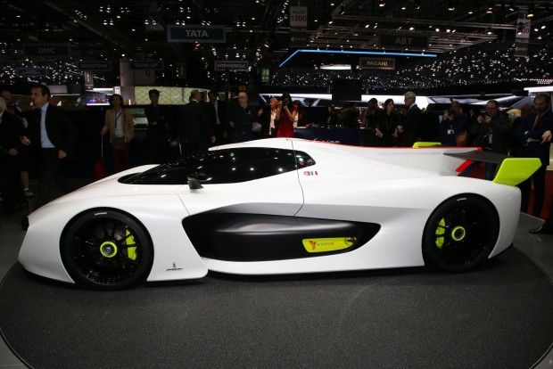 Vízfolyás a versenypályán 2 Pininfarina H2 Speed