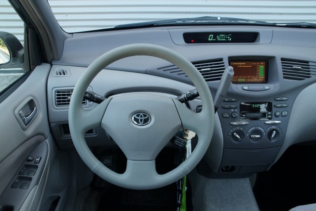Mit tudnak használt autóként 2001 legjobb autói? 11 Az ergonómia nem az igazi, békés, nyugis közlekedési eszköz a Prius, nem nagy élmény vezetni