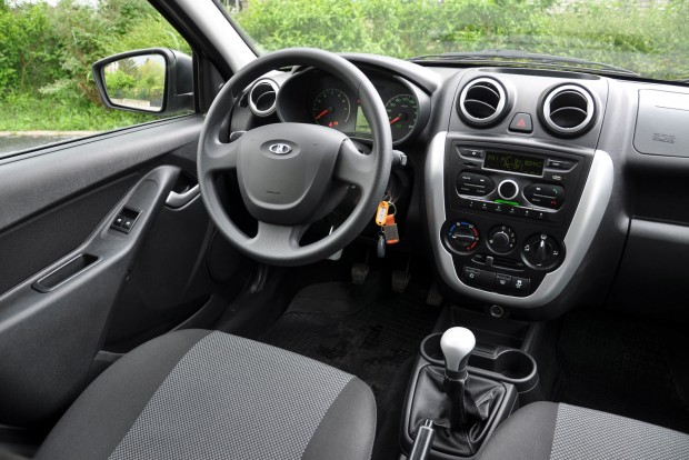 Teszt: Lada vagy Dacia? Melyik ér többet? 5 Elfogadható a Grantában a minőségérzet, az ergonómia jó