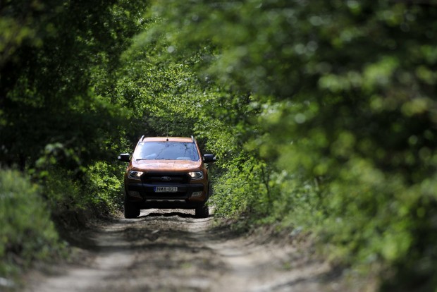 Hazai dagonyában mutatta meg, mit tud az új Ford Ranger 12 speedlight_ford_ranger_day_57