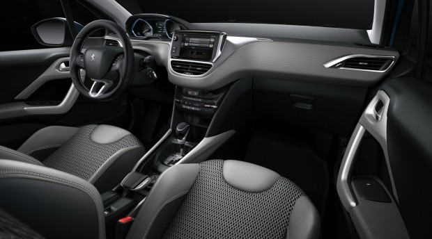 Karomnyomok a tetőn – itt a friss Peugeot 2008 4 Belül alig változott valami