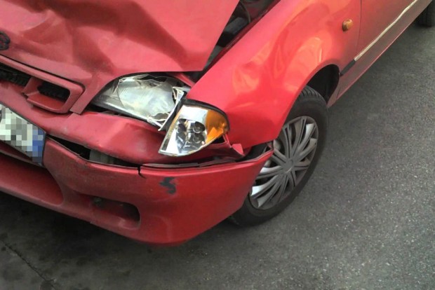 Lányokkal teli Suzukiba szállt bele egy szupermotor 1 BMWJÓ
