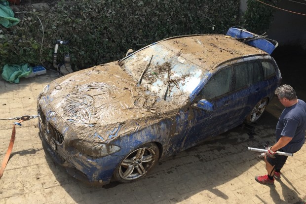 Igazi autós rémálom Budán 1 A féléves BMW a legdurvább - úgy néz ki, vége, kuka