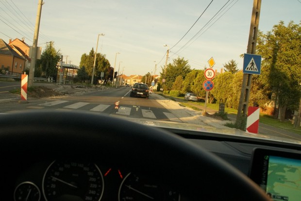 A 30-as, 40-es táblák országa vagyunk 2 30-as tábla a zebra után, logikus