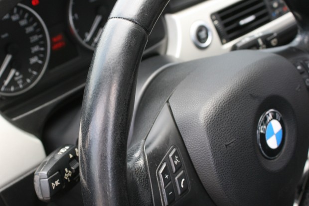 Használt autó: a magyarok kedvenc BMW-je 5 Nem kopott meg vészesen a bőrkormány