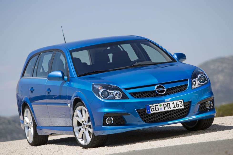 Top 10: Bestiális génekkel beoltott, békésnek tűnő típusok 2 Opel Vectra Caravan OPC - 6,7 másodperc alatt eléri a 100 km/órás sebességet álló helyzetből, a Vetra OPC végre 260-at megy, nincs benne korlátozás, így ha nem is veri agyon, de azért elég pimaszul gurul el a legtöbb limiltált német prémiumgép mellett.