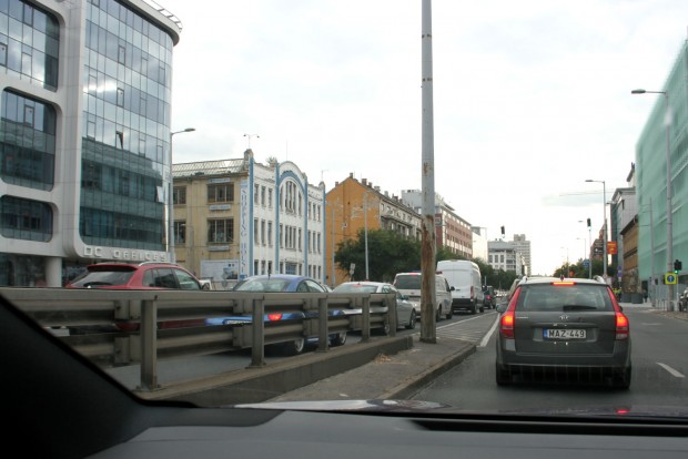 A pesti ember gyorsabb vagy a gép? 11 10