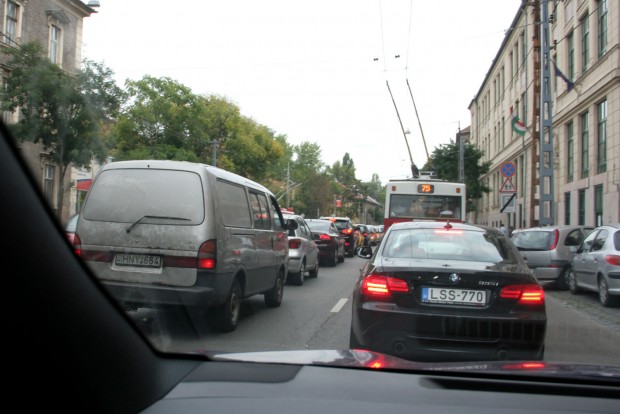 A pesti ember gyorsabb vagy a gép? 12 11