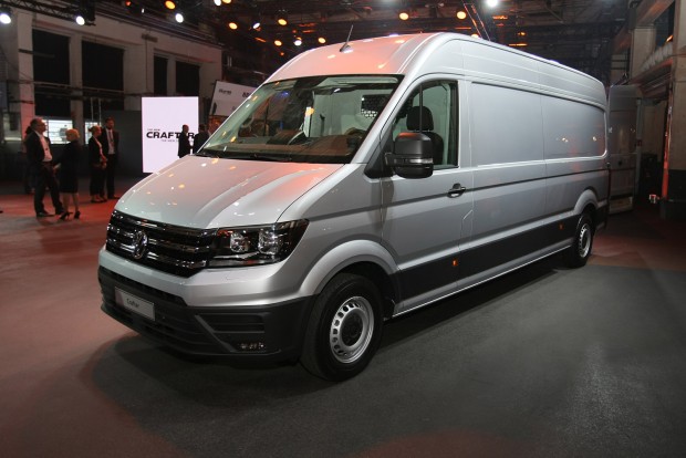 Új modellnek új gyár – VW Crafter 2 Szemből akár egy felfújt Transporter, úgy néz ki a teljesen új Crafter