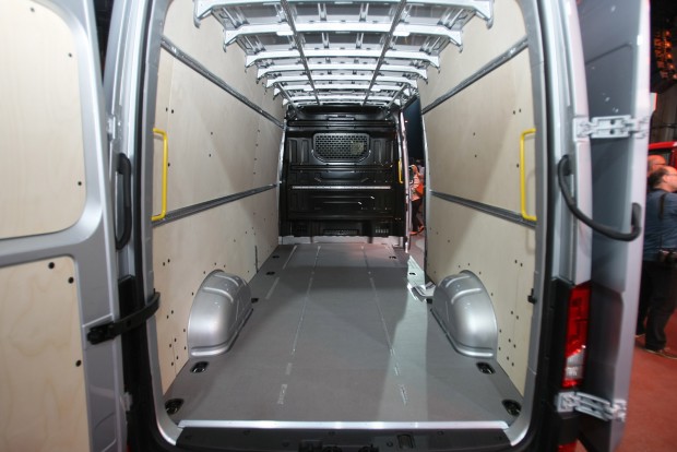 Új modellnek új gyár – VW Crafter 6 A hatalmas belső tér mellett komoly rakományrögzítő rendszer is kerülhet a Crafterbe