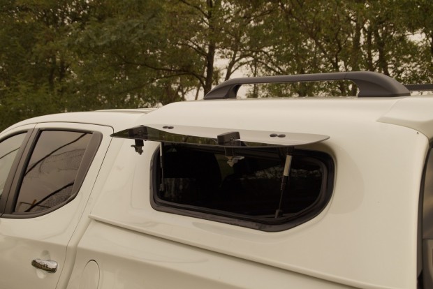 Íme, a Fiat első japán pickupja! 2 Kutyaszellőztető