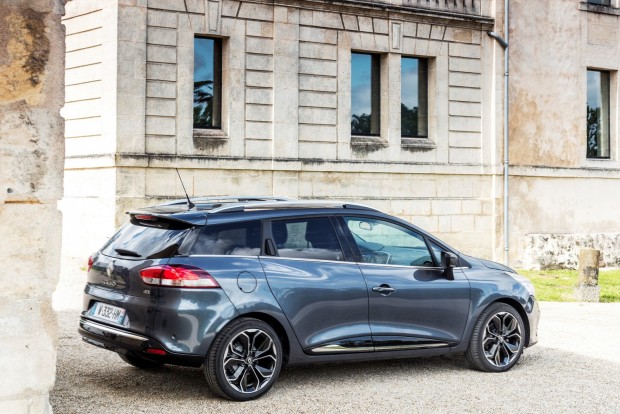 Kombitámadás – itt vannak a nagyfenekű Renault-k! 5 Renault Clio Grandtour: az ötajtós és a kombi tengelytávja megegyezik (2589 mm)