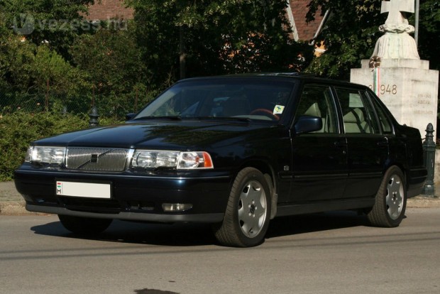 Használt autó: mit vegyünk, ha az élmény számít? 7 Karakteres, békés, elegáns és kényelmes autókat vehetünk olcsón. A 960-as Volvo utolsó sorozata volt az akkori S90