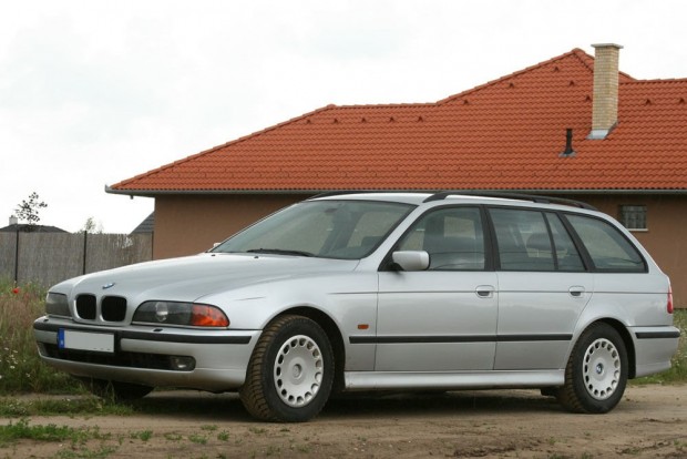 Használt autó: mit vegyünk, ha az élmény számít? 4 Hathengeres motorral megkerülhetetlenek a BMW-k. Nemcsak a tiptop autók adnak sok örömöt, a képen egy E39