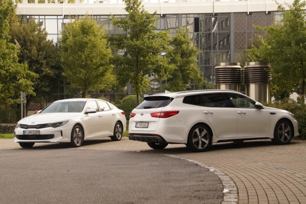 Nem csak Mondeo meg Passat van ám a világon! 1 A régi is szép volt, az új is szép lett és a kombit sem rontotta el a Kia