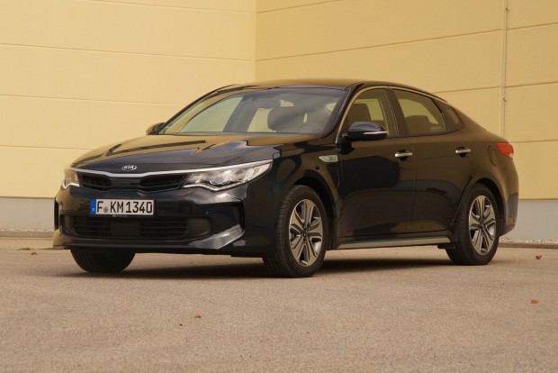 Nem csak Mondeo meg Passat van ám a világon! 3 0,25 a hibrid cW-értéke - a normál szedáné 0,27