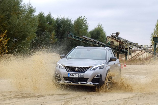 A nép SUV-ra vágyott, a Peugeot SUV-t gyártott 7 04
