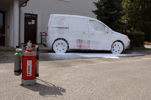 Trágyahordóból tűzoltóautó 4 A hab tiszta, oltás után könnyen letakarítható