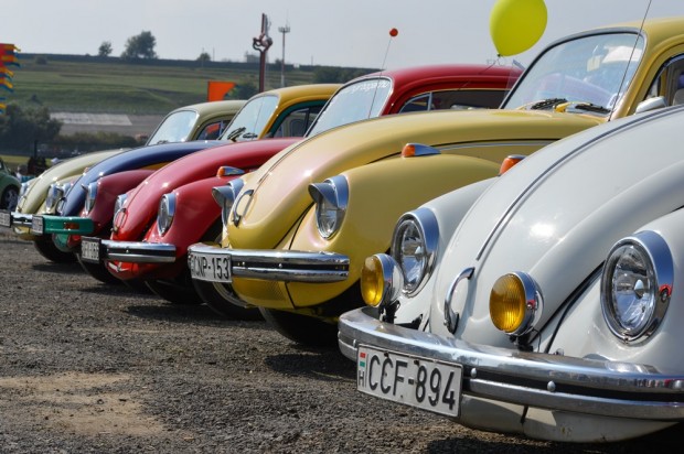 Bogarak és Bullik szállták meg a Hungaroringet 1 Idén szép számmal képviseltették magukat a VW Bogár tulajdonosok.