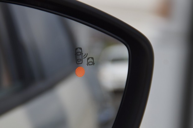 Az új C3-mal ismét magára talált a Citroën 9 Egy kis villanyrezsó jelzi, ha veszélyes előzni