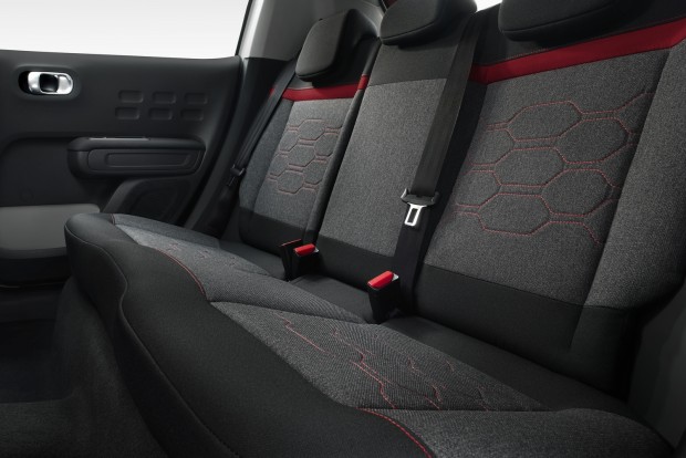 Az új C3-mal ismét magára talált a Citroën 5 A hátsó pad kényelmes, de egy könyöklő azért jó lett volna középre
