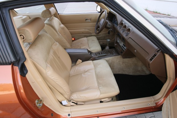 Japán sportkocsit Amerikából? – Datsun 280 ZX 4 Kényelmes bőrfotelek, világos kárpit. Mintha új lenne