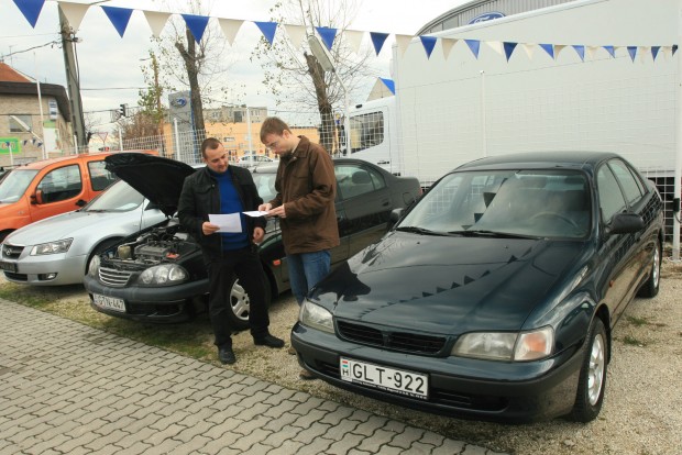 Autószervizek – Így kerüld el a lehúzást! 3 Előbb-utóbb eladó lesz minden használt autó és ilyenkor nem mindegy, van-e szerviztörténete a kocsinak