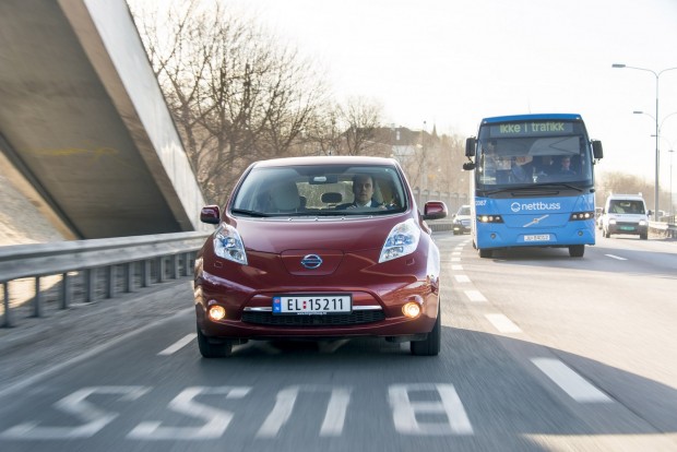 Dízelmotor: kihal vagy tovább él? 3 Norvégiában ma még mehet a buszsávban a villanyautó. Ha már minden kocsi elektromos lesz, ez megváltozik
