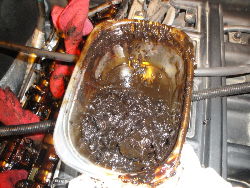 Tíz rettentő motorhalál: így jár, aki elfelejti az olajcserét 8 sludge oilpan