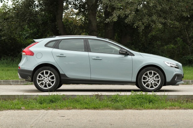 Vaddisznó skandináv módra: Volvo V40 CC 2 437 centi hosszú a Volvo V40 CC