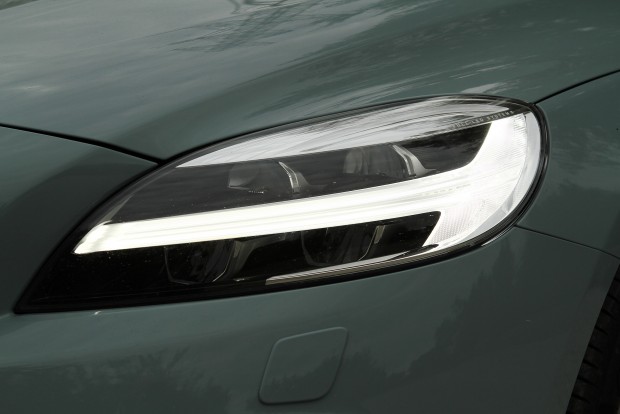 Vaddisznó skandináv módra: Volvo V40 CC 3 Thor kalapácsa, a Mjölnir is így nézhetett ki. Vagy nem. Mindenesetre látványos a LED-es nappalifény formája
