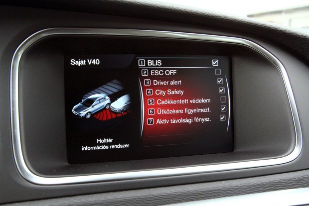 Vaddisznó skandináv módra: Volvo V40 CC 10 Tengernyi biztonsági berendezés vigyáz az utasokra