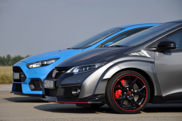 Közös teszt: BMW M2, Ford Focus RS, Honda Civic Type R 7 Gázelvételre élvezetesen túlkormányzott a Focus RS. A CTR nem enged játszani, de köridőben nagyon penge