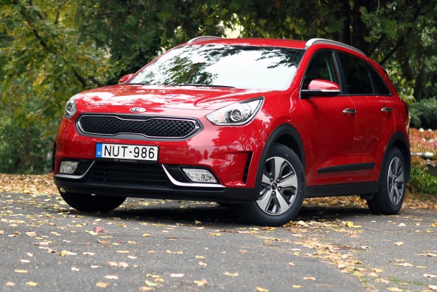 Vadiúj hibrid szabadidő-autó Koreából: Kia Niro 4 Masszív, strapabíró megjelenésű autó a Niro