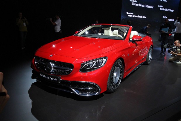 Los Angeles: Autószalon másként 6 A Mercedes-Maybach elmebeteg méretű kabriót hozott, varázslatos belsővel, a csomagtartóban táskaszettel