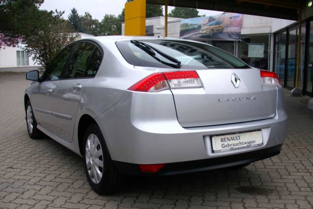 Használt autó: Volkswagen Passat B7 TDI vs. Renault Laguna III dCi 7 Sok az Expression alapmodell 1,5 dCi-vel és a kétliteres dízel sok extrával. Initiale is akad belőle