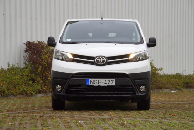 Kanapészállítós teszt az új Toyota Proace furgonnal 1 A Toyota-egyanpofát egész jól sikerült ráhúzni a PSA-furgonra