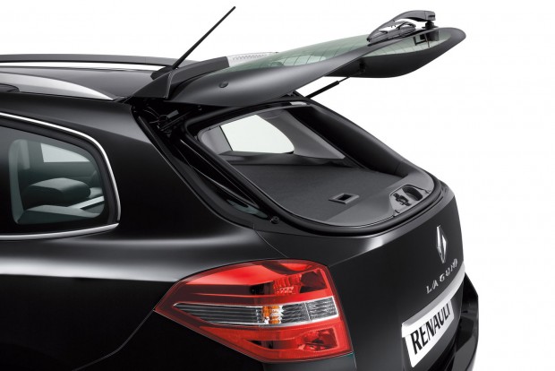 Használt autó: Volkswagen Passat B7 TDI vs. Renault Laguna III dCi 4 Külön nyitható a Grandtour csomagtérablaka