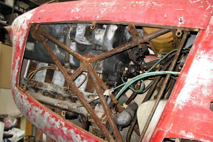 Hazatért az egyetlen magyar túlélő 3 A legjobban a motortartó kicsit rozsdás csőszerkezete látszik, de mögötte ott a német gyártmányú, 105 lóerős, lógóhengeres Hirth HM 504-es motor