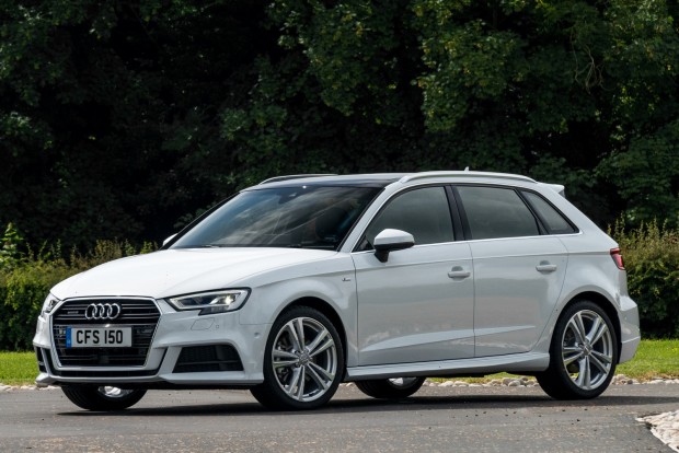 Ezek az év legjobb új autói 2 Alsó-középkategória: Vauxhall (Opel) Astra, Seat Leon vagy Audi A3 Sportback? A családi járgányok között a legdrágább bizonyult a legjobbnak.