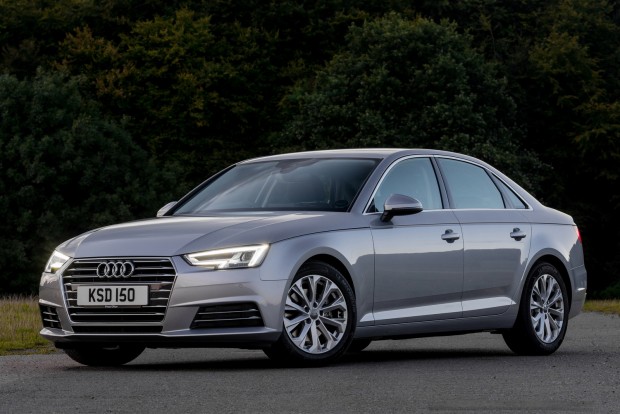 Ezek az év legjobb új autói 10 Cégautó: háziverseny VW-konszern módra. költségvetéstől függően. Ha kevés a pénz, jó lesz a Skoda Superb. Ha akad, az Audi A3 Limousine a nyerő. Ha nem akadály, vegyél Audi A4-est. A What Car? szerint a három közül az utóbbi a legjobb opció.
