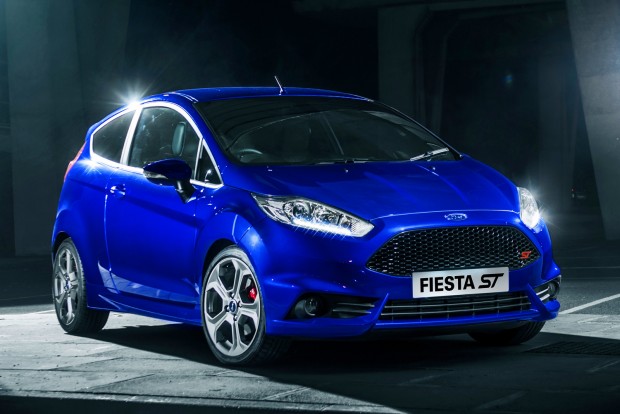 Ezek az év legjobb új autói 3 Hot Hatch: nagy erő pici testben: sem a Suzuki Swift Sport, sem a BMW M140i nem tudta megszorítani az árban közöttük fekvő Ford Fiesta ST-t.