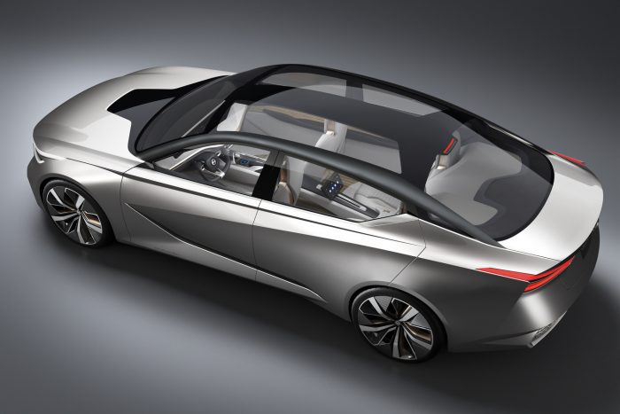 Így folytatja a Nissan 8 Különleges audiorendszert fejlesztett ki a kocsihoz a Bose: 360 fokban, pontosan szabályozható a hang forrása, így alkalmas irányított figyelmeztetések, riasztások megszólaltatására.