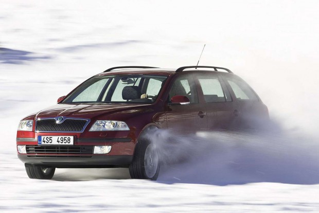 Használt autó: van jobb a Škoda Octaviánál? 11 2008-ig csak ezzel az orral készült az Octavia II, az átdolgozott mellett Classic néven gyártásban maradt a képen látható, fadelift előtti változat. A második generációból is volt 4x4-es