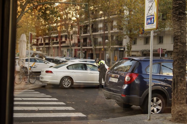 A tilosban parkolásért hamar jön a bünti Sevillában