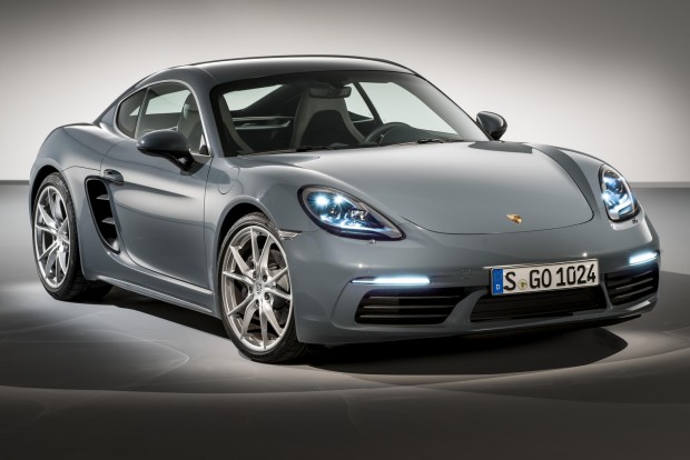Ezek az év legjobb új autói 14 Sportautó: Porsche, Porsche vagy Porsche? Na jó, a felső árfekvésű autókat a McLaren 540 C képviselte, de a 718 Cayman és a 911 Carrera megnyerte a maga árszegmensét. Az előbbi a sportkocsik versenyét úgy en bloc is.