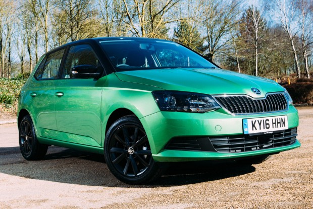 Ezek az év legjobb új autói 1 Kisautók: a Dacia Sandero, Skoda Fabia és az ötajtós Mini lépett fel az osztott dobogóra, végül a Skoda vitte a prímet.