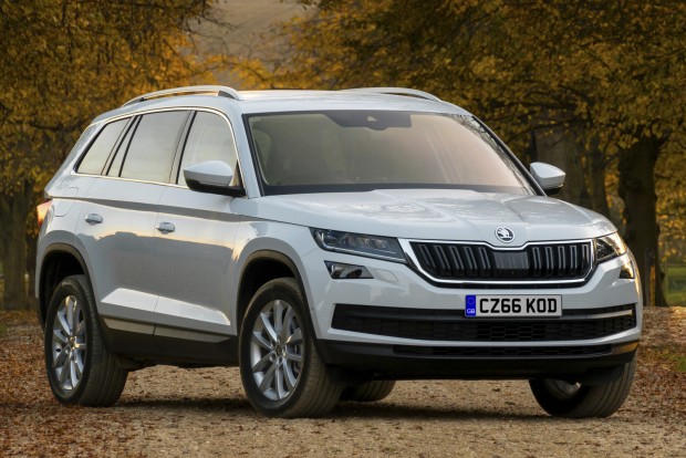 Ezek az év legjobb új autói 5 Nagyméretű szabadidőjárművek: a Mazda CX-5 kedvezőbb árral, a Land Rover Discovery Sport fényűzőbb kivitelével verhette volna a Skoda Kodiaq-ot, de egyiknek sem sikerült.