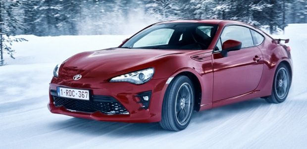 Tíz kívánatos új autó 10 millió alatt 3 2017-toyota-gt86-dynamic-02-980x476