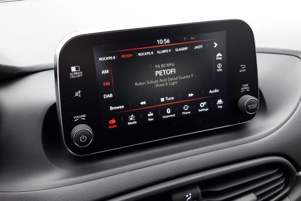 Megjött a Fiat családi kombija 3 Könnyen kezelhető a csúcsmodellhez járó fejegység